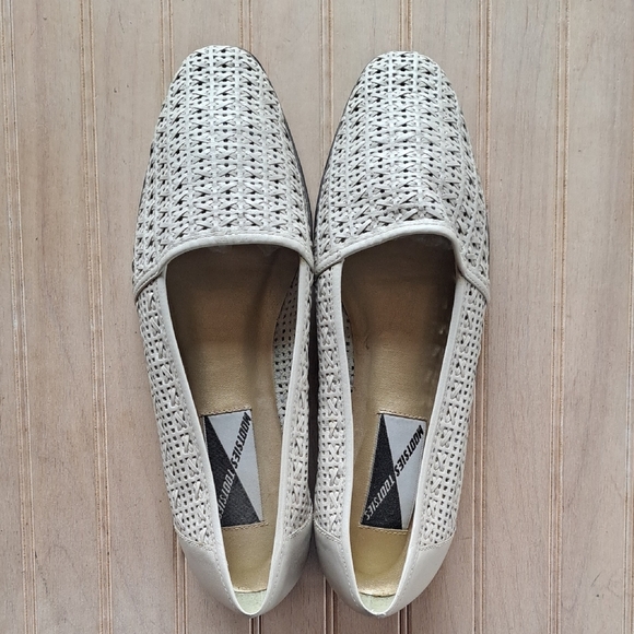 Mootsies Tootsies Leather Subway Wheat Color Woven Flats Cut Out Loafers - Picture 1 of 10